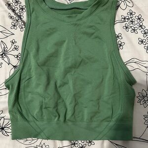 Alphalete stratus crop tank